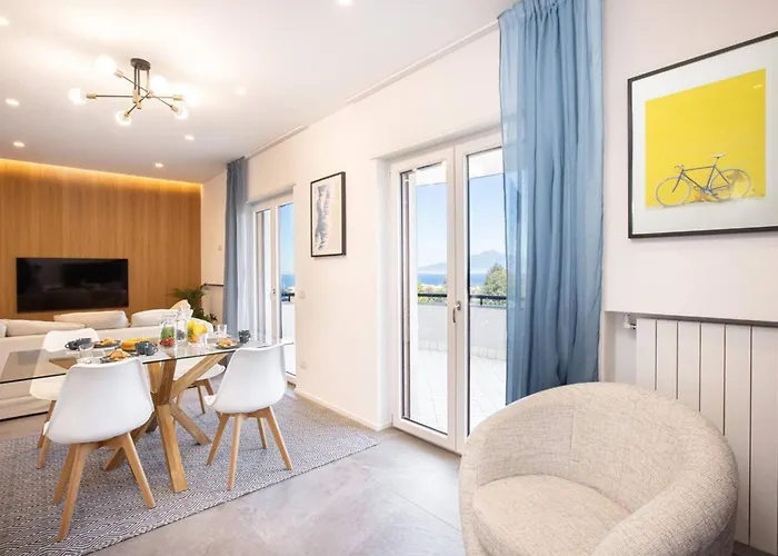 Sorrentovibes - Modern Family With Views *