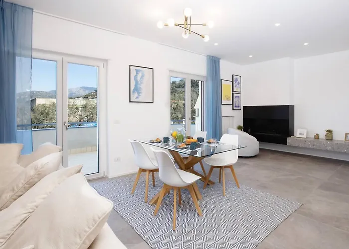 Sorrentovibes - Modern Family With Views *